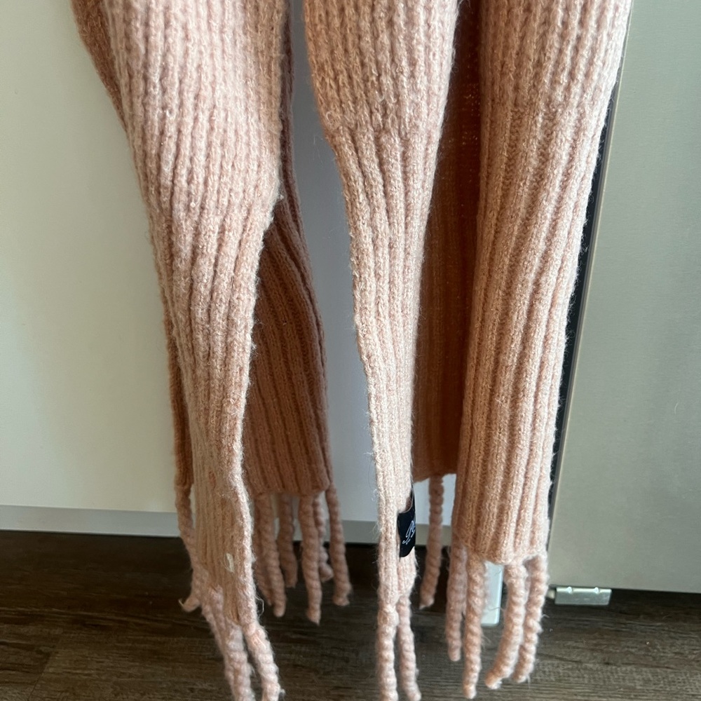 Soft Pink Ribbed Chunky Scarf - Picture 2 of 4